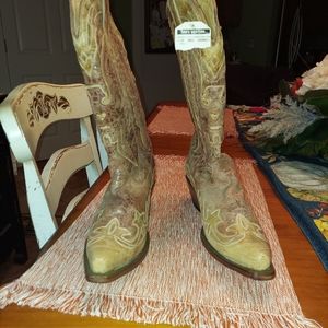 Womens CORRAL boots